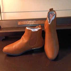 Dream Pairs Chesney Camel Booties size 6.5.